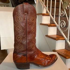 Justin style 9098 western brown leather with brass metal tip boots. Size 8 1/2